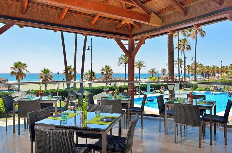 Terras met zicht richting zee